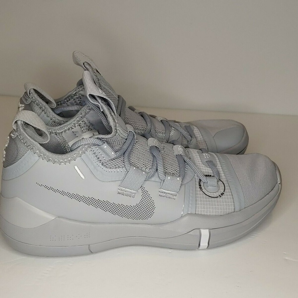 Nike Kobe AD Exodus TB Promo Boys Size 5 Wolf Grey